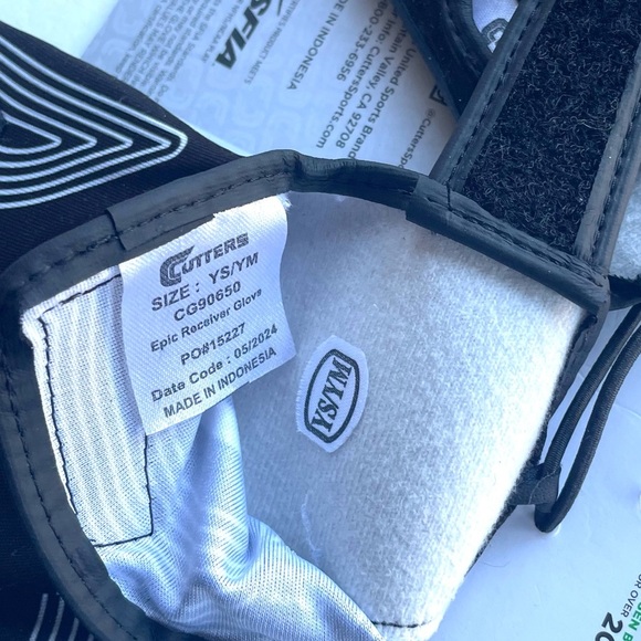 Football Receiver Grip Gloves Cutters YOUTH  Size S/M - Picture 4 of 5